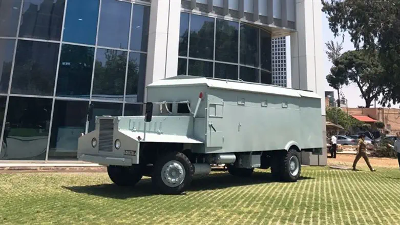 האוטובוס המשוריין