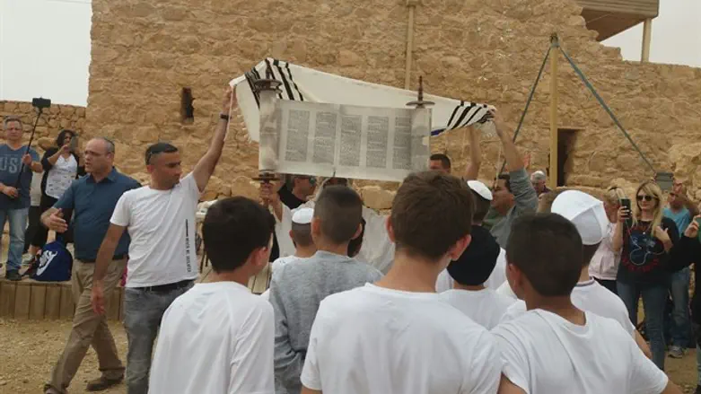 לטייל בארץ ולהתחבר לשורשים