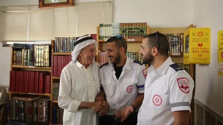 מד"א הציב מכשירי החייאה במסגדים