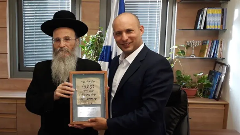 הרב פרקל עם השר בנט