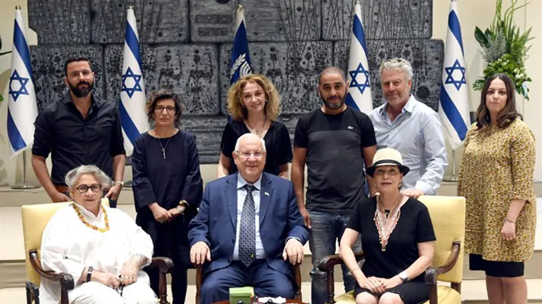 היוצרים עם הנשיא ורעייתו