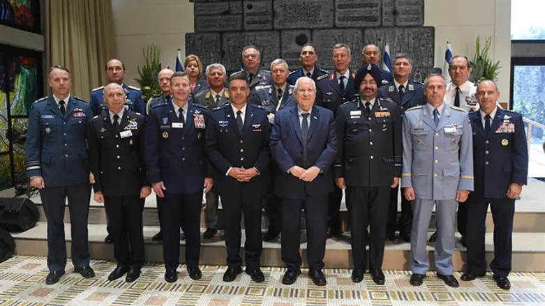 הנשיא עם מפקדי חילות האוויר מרחבי העולם