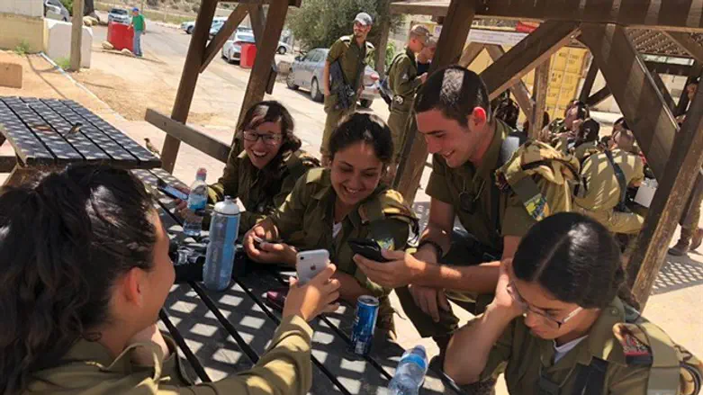 תגידו, מה הסיסמה כאן ל-WiFi?