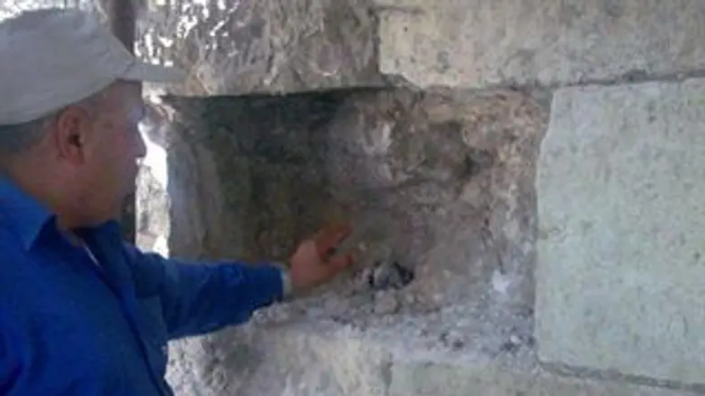 מי שם אותו שם? ולמה?