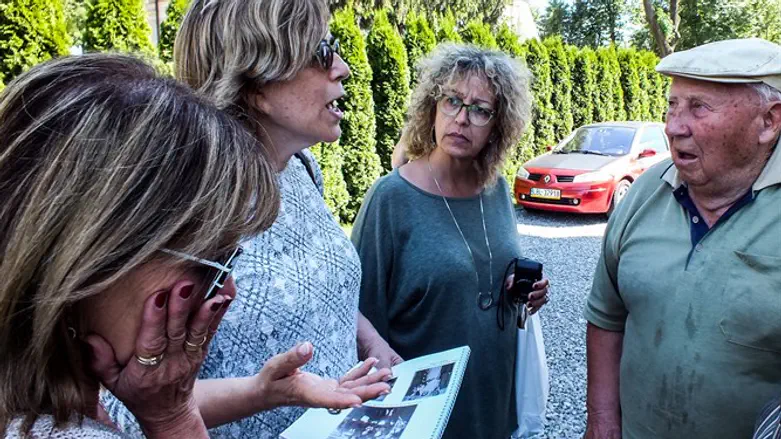 Lea Hirsch, left, meets a man who knew her uncle before he was murdered.