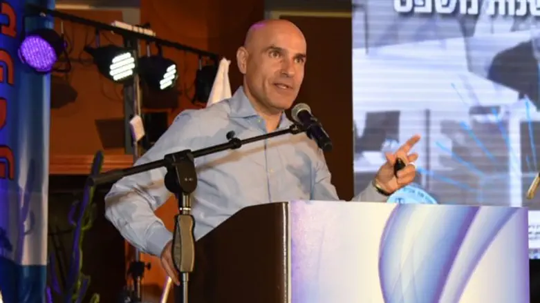 עו"ד אפי נוה