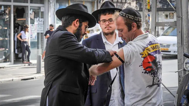 Tefillin stand (illustrative)