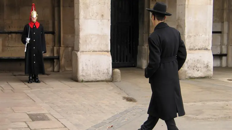 Member of Household Cavalry on duty and Jewish visitor