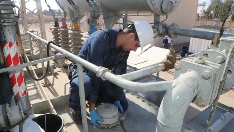 IEC employees repair damage caused by rockets