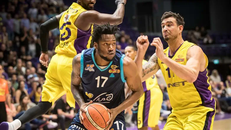 שחקני חולון הערב