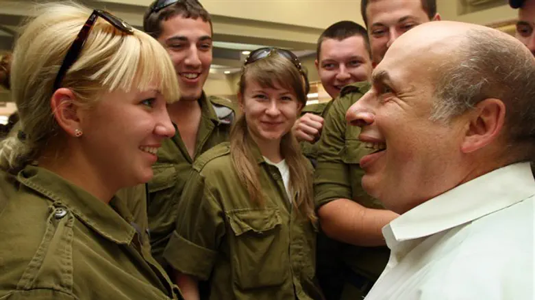 יו"ר הסוכנות שרנסקי עם חיילים בקורס "נתיב". ארכיון