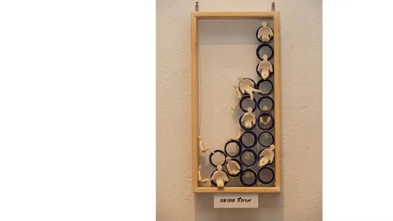 "מרחף בבועה". מתוך התערוכה 'מחוץ למסגרת'