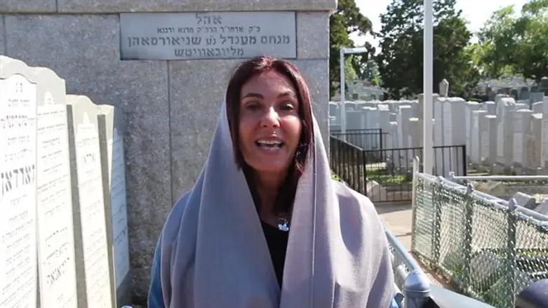 Miri Regev at the gravesite of the Lubavitcher Rebbe