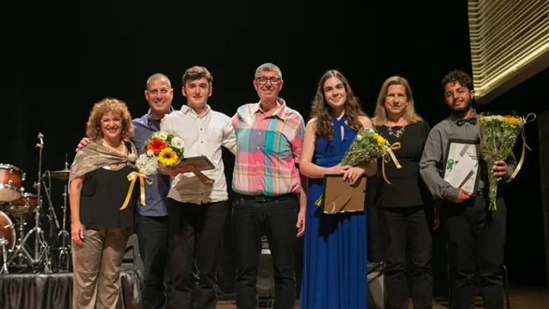 חלק מהזוכים בתחרות