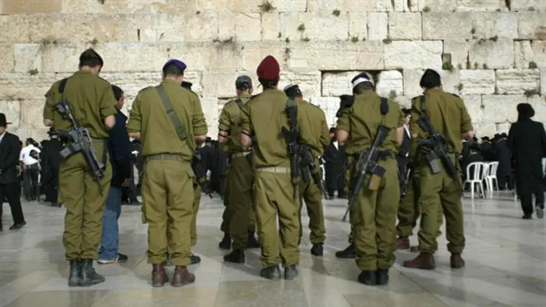 חיילים בכותל
