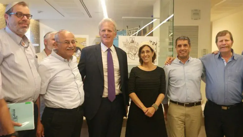 המפגש בין הצדדים