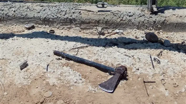 הגרזן שנשאו המחבלים