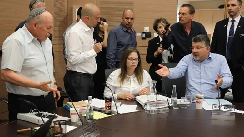 ועדת החוקה, הבוקר