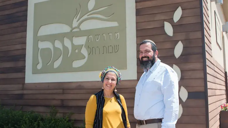 "אנחנו אומרים את הדברים כמו שהם, לא מחפשים להיות פוטוגניים". הרב רונן וגלית טמיר