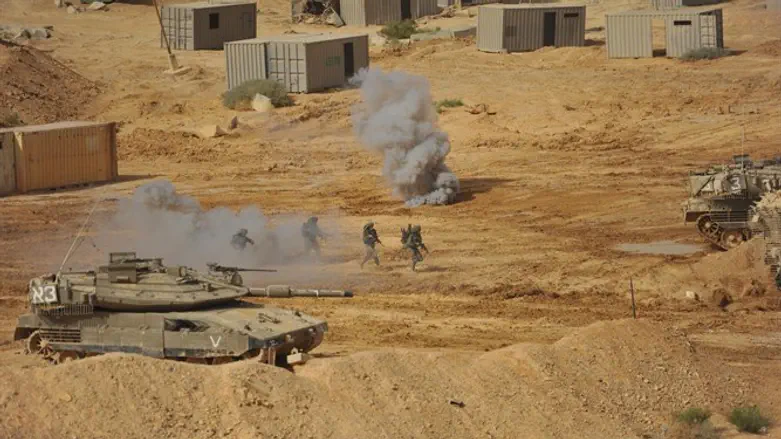 Военные учения на базе Шизафон