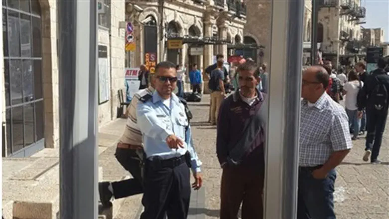 Metal detector at Yafo Gate