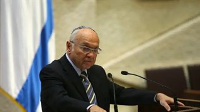 השר נאמן. טירפד את החוק?