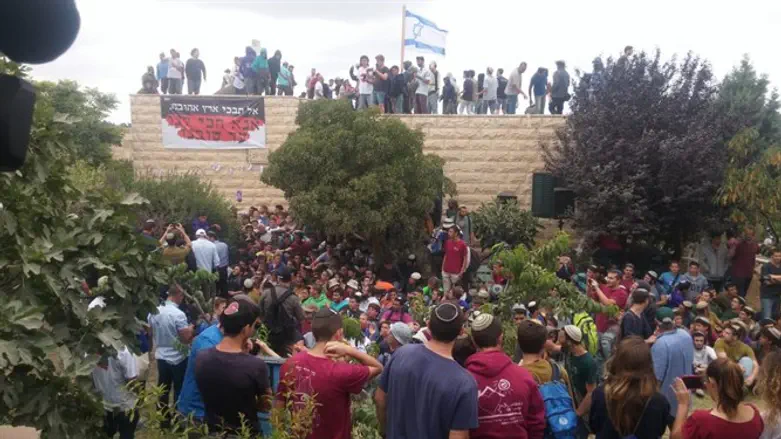 המחאה נמשכת בנתיב האבות