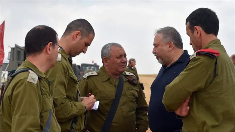 Liberman and Eizenkot near Gaza