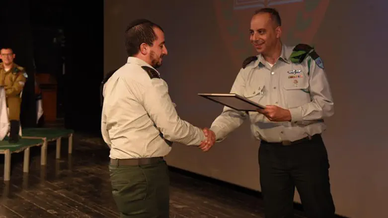 חלוקת תעודות למצטיינים, במסגרת יום ההדרכה