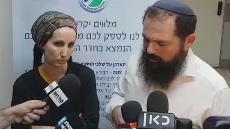 הורי הפצועה בבית החולים