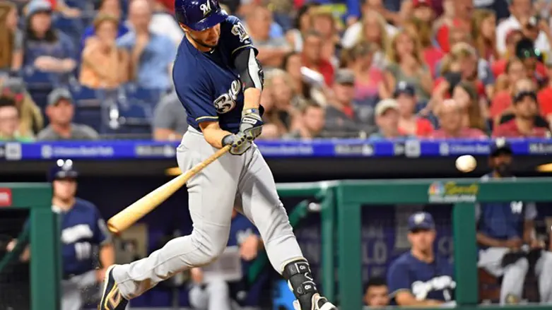 Ryan Braun hits his second home run of the game