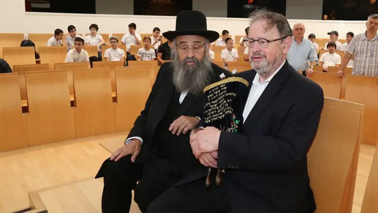 ספר התורה - מהשואה ליו"ר ארגון חינוך