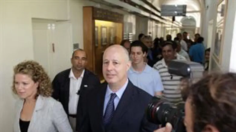 יוצא מביהמ"ש. צחי הנגבי