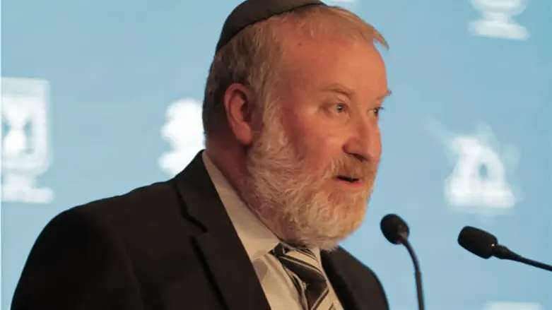 לא מחויב להנחיות של עצמו? מנדלבליט