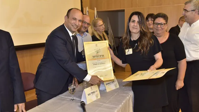 השר בנט בחלוקת הפרסים