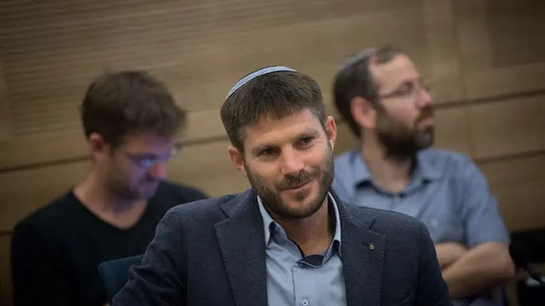 פונה לנתניהו. סמוטריץ'