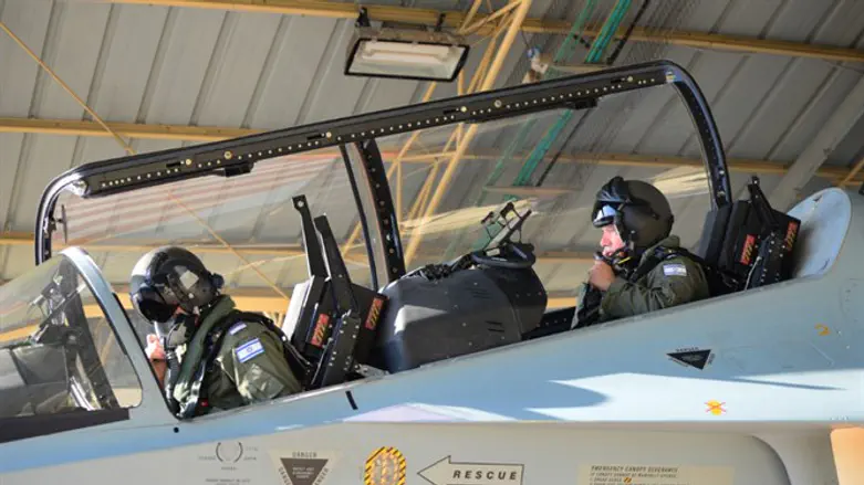 מפקד חיל האוויר, עם י', אחיה של סרן תמר אריאל ז"ל