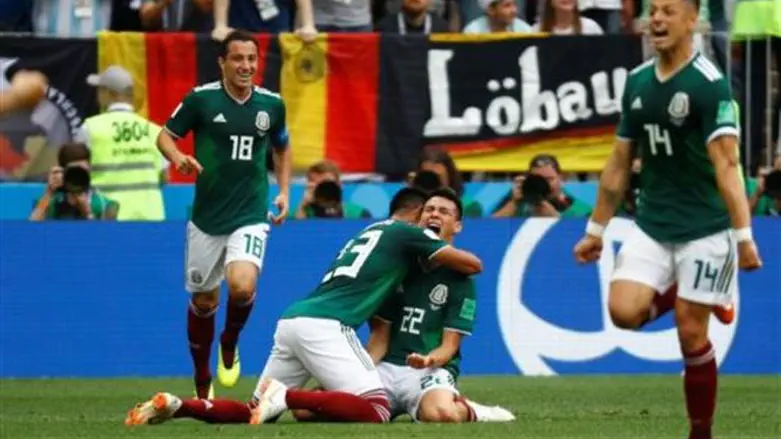 שחקני מקסיקו חוגגים סנסציה