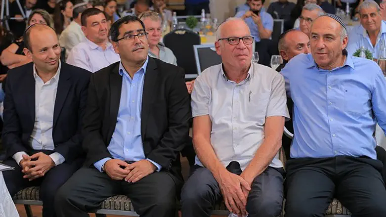 ג'רבי עם השרים בנט ואריאל וח"כ מוטי יוגב, באירוע הפרידה