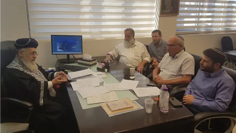הפגישה בלשכת הרב יוסף