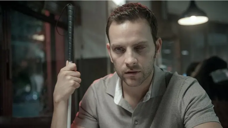 מקשה על הצופה. 'המקום'