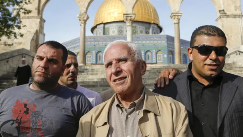 PLO leader Azzam al-Ahmed (center)