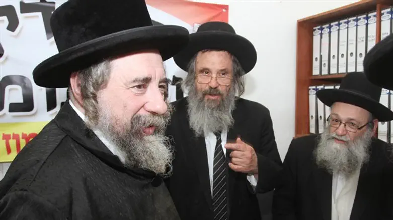 Rabbanim Gather For Urgent Meeting