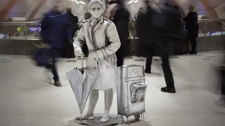 אמנית מבולגריה ב"פסטיבל הפסלים החיים"