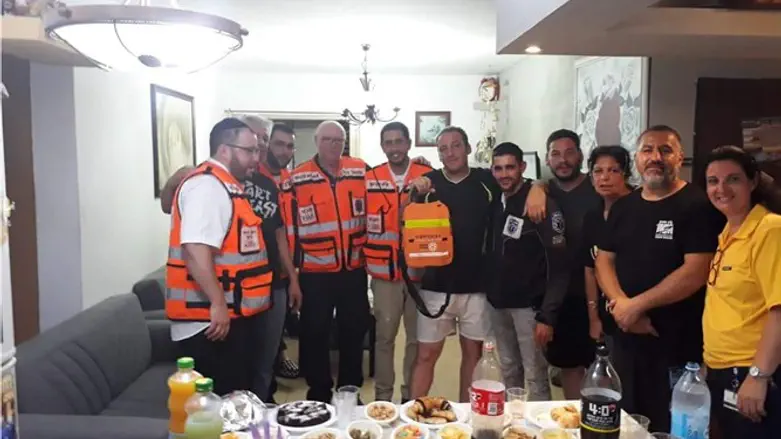 Itai and family with medics who saved him 