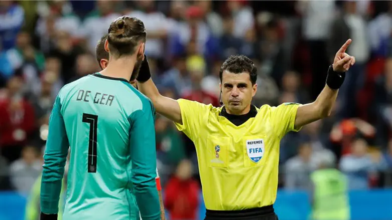 דור המסכים. שופט במונדיאל