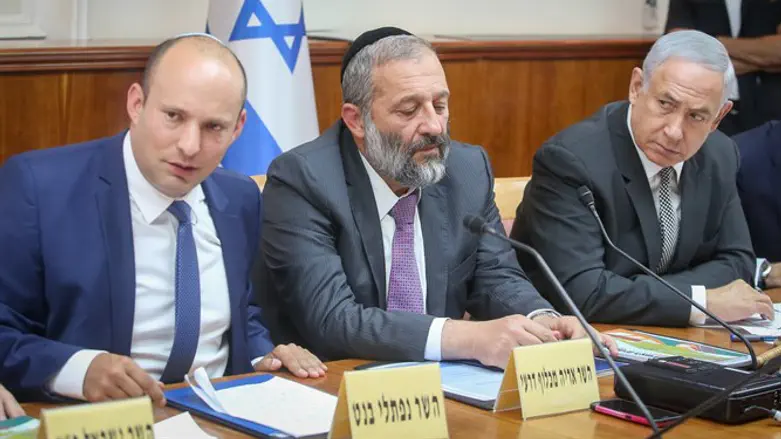 Биньямин Нетаньяху, Арье Дери, Нафтали Беннет