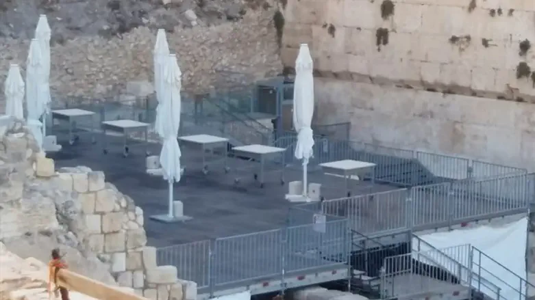 the empty eagalitarian section at the Kotel