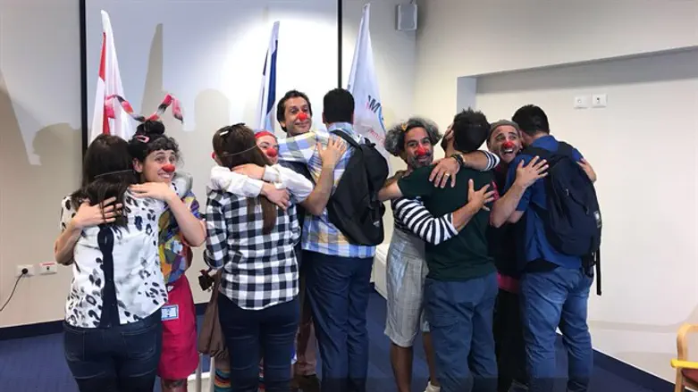 Yazidis (backs to camera) in medical clown course