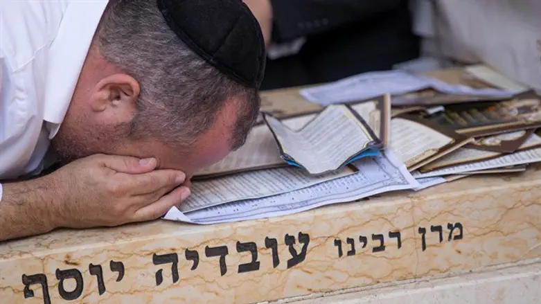 Rabbi Ovadia Yosef's grave